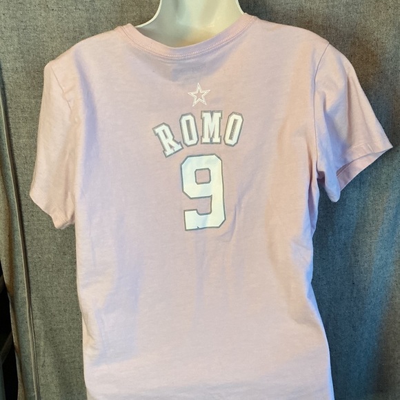 Dallas Cowboys Tee Size Large Free matching earrings with purchase - Picture 3 of 4